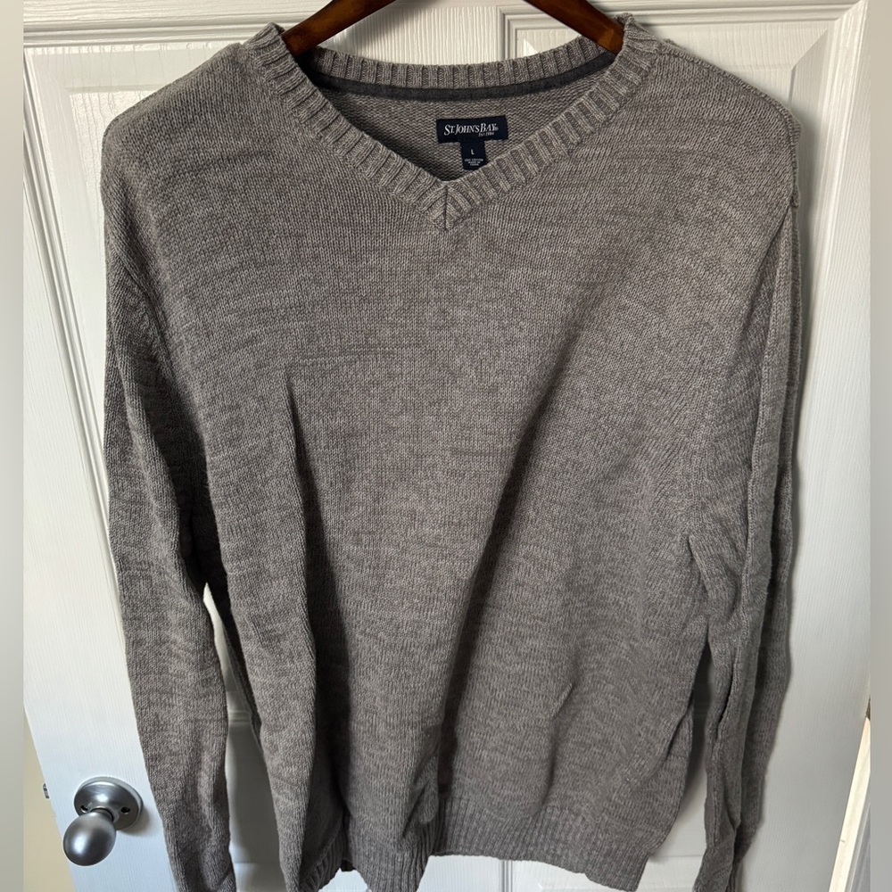 St. John’s Bay Men’s 100% Cotton V-Neck Sweater - Size Large - Grey